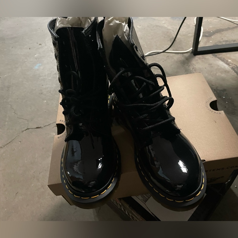 Dr Martens extra shiny boots woman size 7
